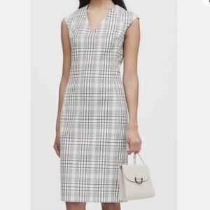 Banana Republic Cap Sleeve V-Neck White and Navy Plaid Sheath Dress size 6